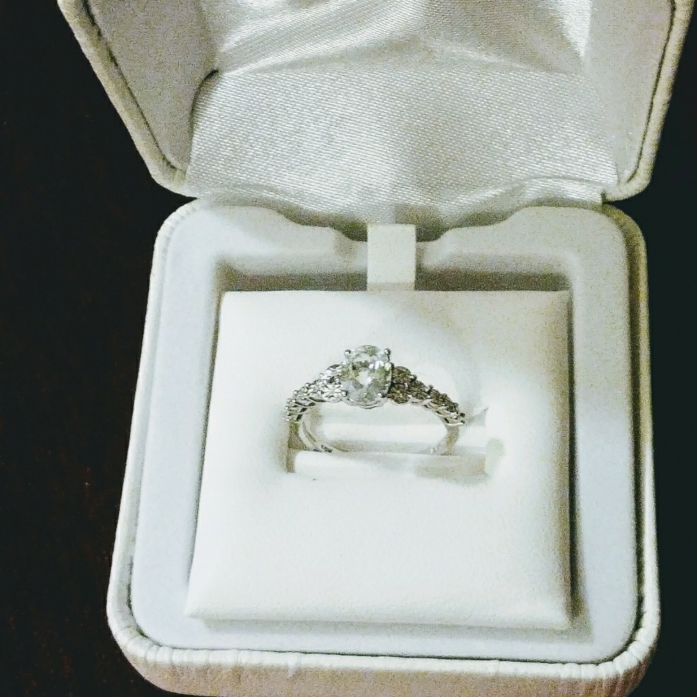 🚫SOLD🚫10k white gold genuine aqua, oval ring.